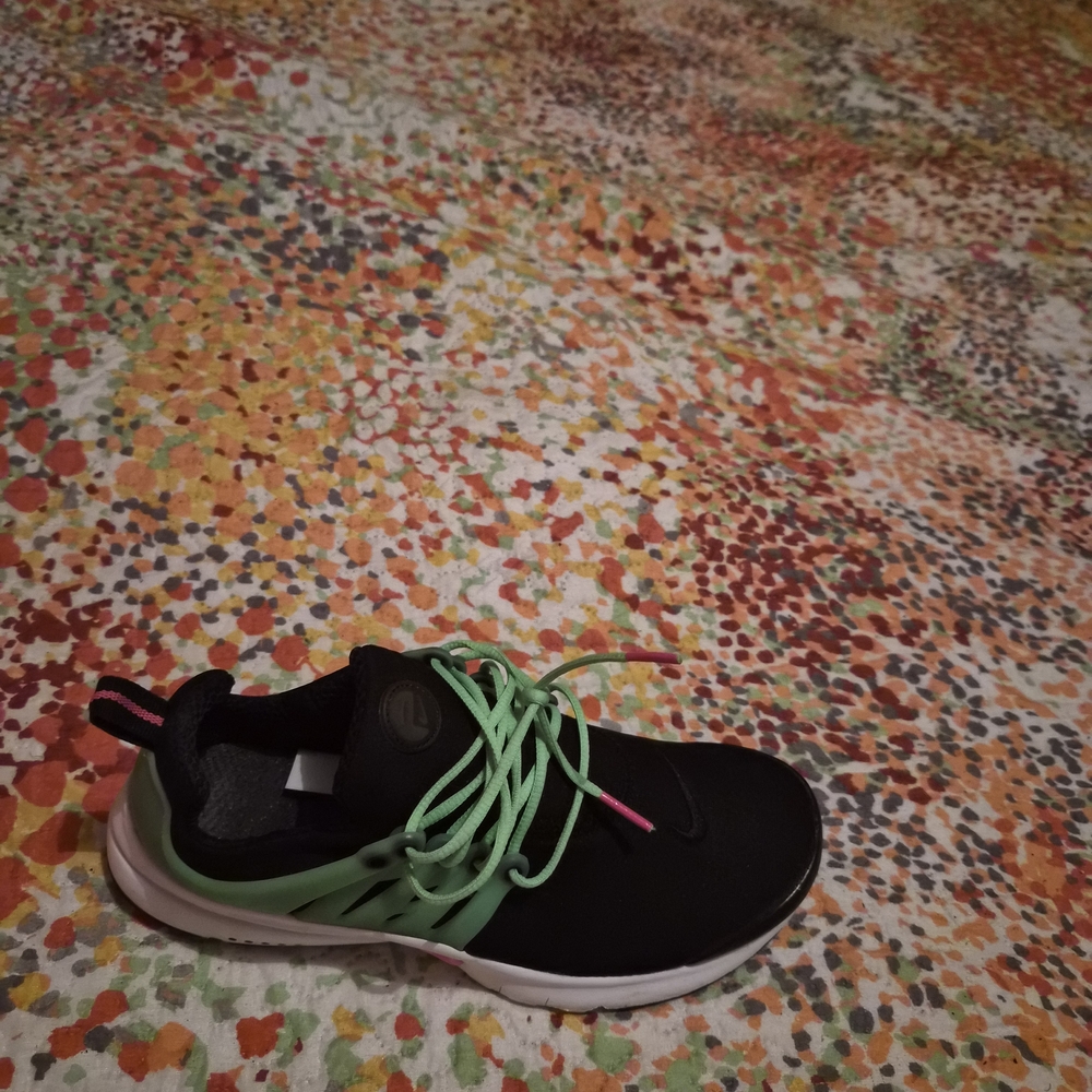 Nike Kids Black and Mint Sneakers